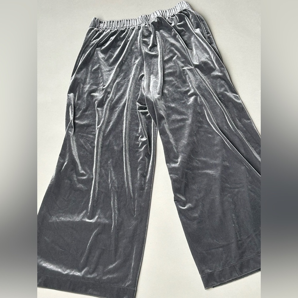Medium Uniqlo Velvet Wide leg pants